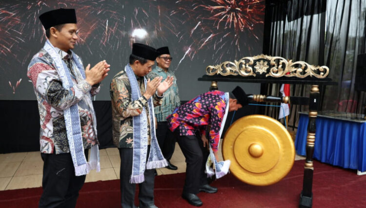 Bupati Tangerang Salurkan Bantuan kepada Masyarakat Terdampak Banjir di Pakuhaji