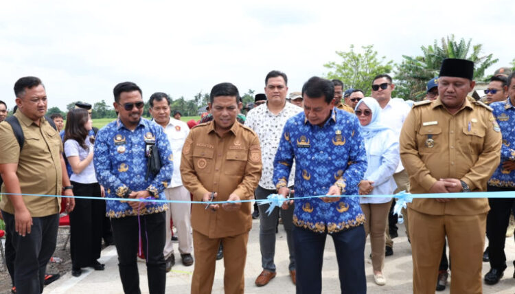 Gubernur Banten dan Bupati Tangerang Resmikan Jalan Desa Badak Anom
