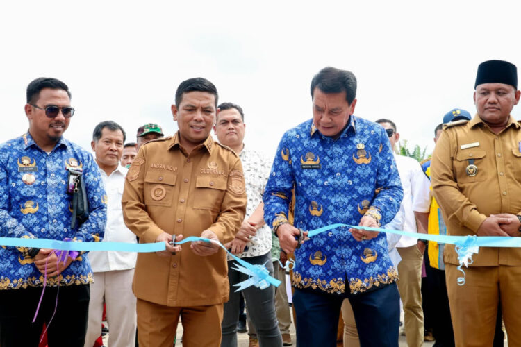 Pemprov Banten Peresmikan Jalan Poros Desa di Sindangjaya