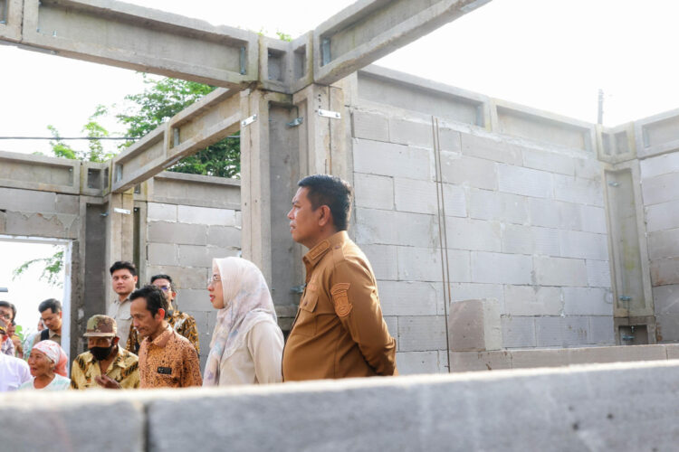 Gubernur Banten Tinjau Pembangunan Rumah Bencana dan Infrastruktur Jalan di Palasari