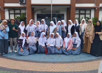 Gerai UMKM Cibodas Jasa Edukasi Pelajar tentang Daur Ulang Sampah