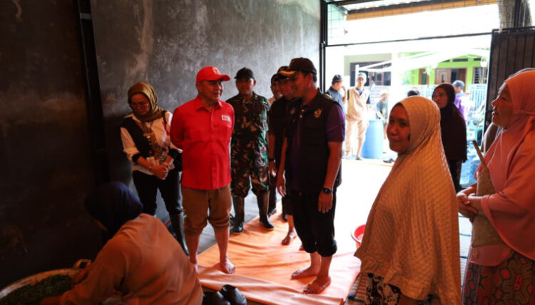 Relawan PMI Kabupaten Tangerang Terus Evakuasi Warga Terdampak Banjir