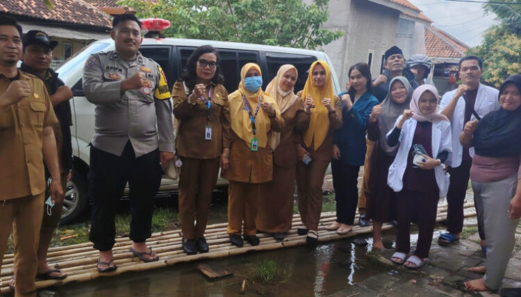 Puskesmas Mekar Baru Dirikan Posko Kesehatan Bencana Banjir di Desa Kedaung