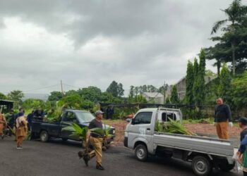 DLH Kota Tangerang Bersihkan Sampah Sisa Banjir dengan 195 Petugas