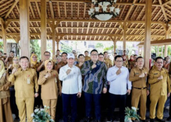 Pohon Tumbang di Jatiuwung, Satgas Kecamatan Sigap Evakuasi