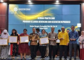 “Pedas Dikit” Menggoda Warga Kelapa Dua, Urus KIA dan KK Kini Bisa Tanpa Antre