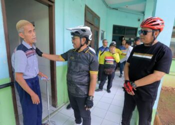 Hari Pertama Kerja 2026, Wali Kota Tangerang Gowes Kunjungi DLH hingga Dinsos