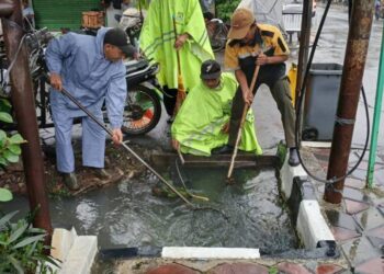Hujan Lebat Picu Genangan, Camat Benda Turun Langsung Pantau Lokasi dan Pengungsian