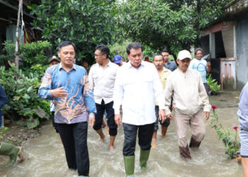 Air Setinggi Lutut Rendam Nuansa Mekarsari, Bupati Maesyal Rasyid Turun Langsung dan Siapkan Solusi Jangka Panjang