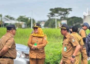 Camat Pasar Kemis Monitoring Normalisasi Saluran Air dan Penertiban Bangunan Liar