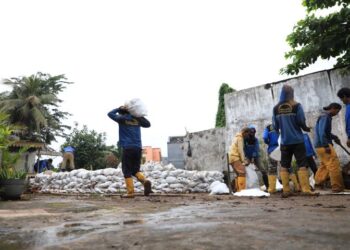 Pemkot Tangerang Tangani Darurat Turap Longsor di Kali Angke