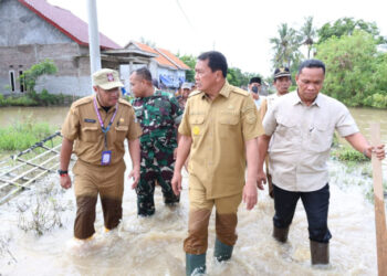 Bupati Tangerang Tinjau Lokasi Banjir di Mekar Baru