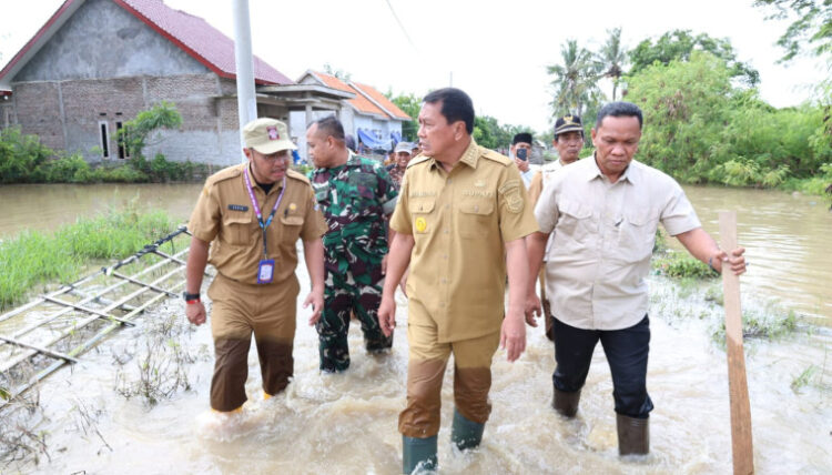 Bupati Tangerang Tinjau Lokasi Banjir di Mekar Baru