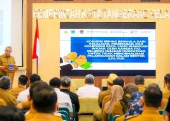 Gubernur Banten Terima Anugerah Indoposco atas Program Bangun Jalan Desa Sejahtera
