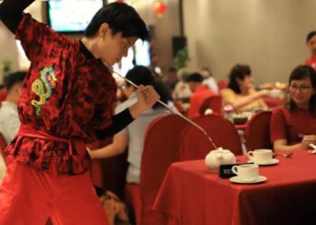Novotel Tangerang Sajikan Kungfu Tea dan Salad Yee Sang Ceremony di Perayaan Imlek