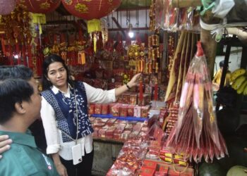 Pasar Lama Tangerang Berdenyut Menyambut Imlek, Warga Padati Kawasan untuk Berburu Hiasan
