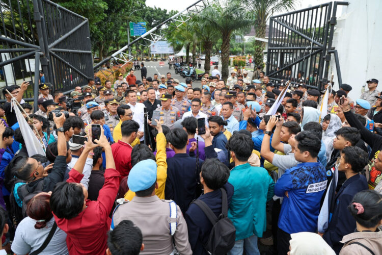 Gubernur Banten Dukung Penyerahan Sertipikat Tanah Wakaf untuk Kepastian Hukum Aset Umat