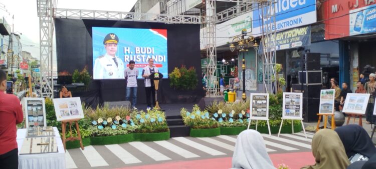 Wali Kota Serang Berikan Penghargaan kepada Perangkat Daerah